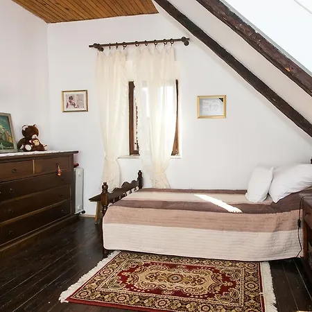 Gina Apartman